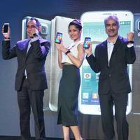 Freida Pinto - Freida Pinto launches Samsung S5 smart phone Stills | Picture 735686