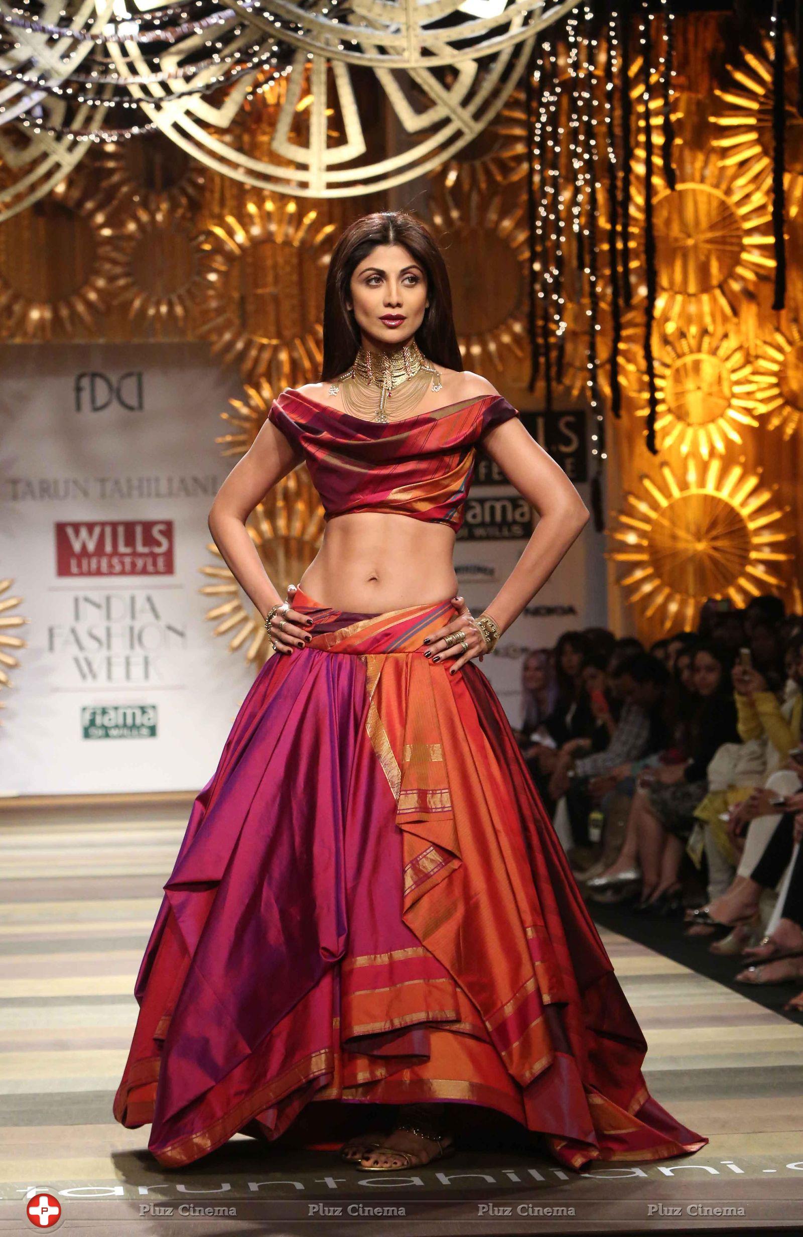 Shilpa Shetty - Promotion of film Dishkiyaoon at the Wills Lifestyle India Fashion Week 2014 Photos | Picture 734989