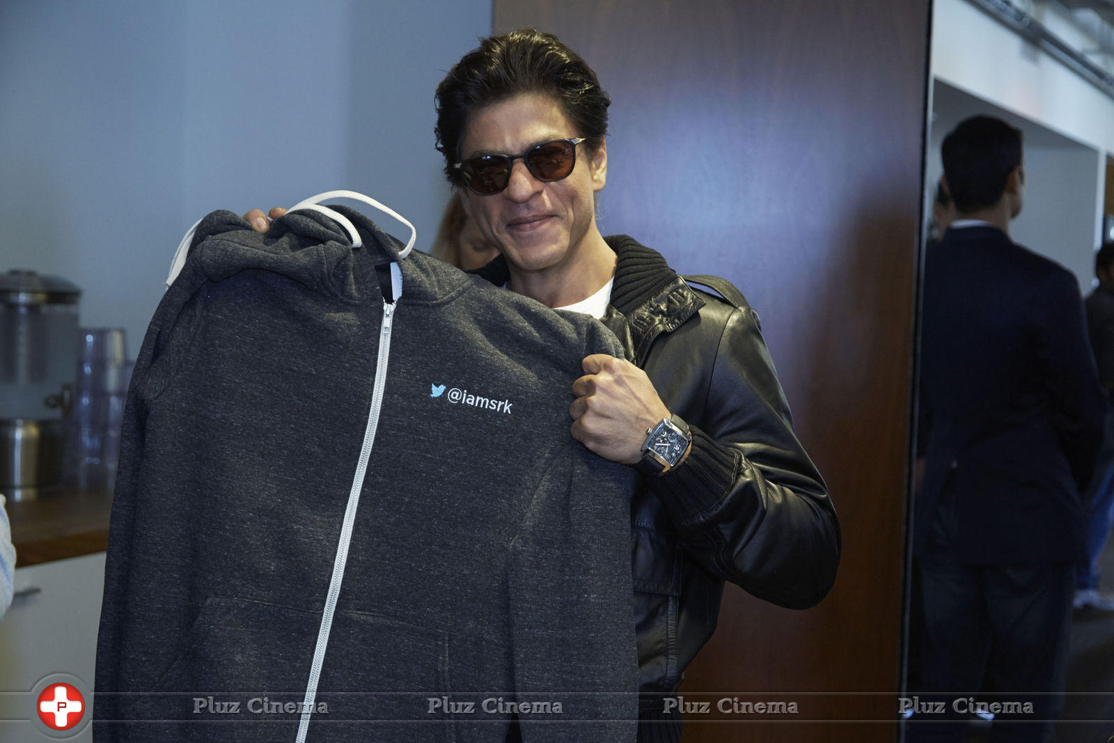 Shahrukh Khan - Happy New Year First Indian Film at The Google and Twitter Headquarters Photos | Picture 838527