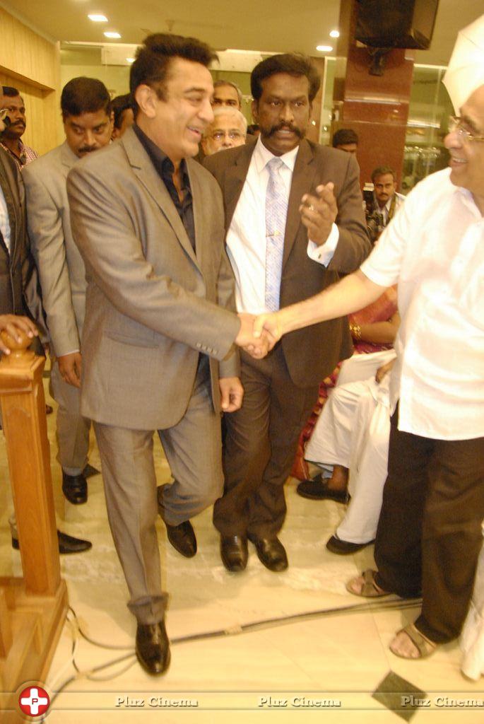 Kamal Haasan - Felicitation to Padma Bhushan Dr. Kamal Haasan by Chief Guest Dr.K.Rosaiah Governor of Tamil Nadu Photos | Picture 788283