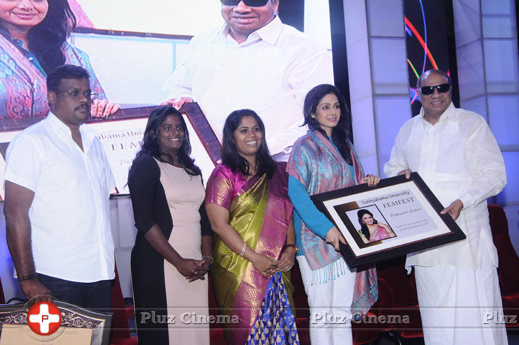 Sridevi receives Inspiring Icon award from Sathyabama University Photos | Picture 717701