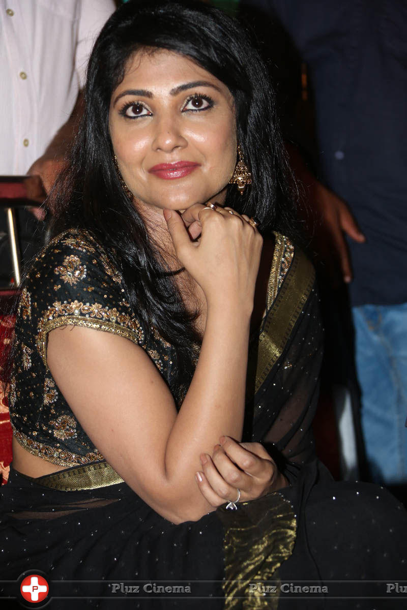 Kamalinee Mukherjee at Govindudu Andarivadele Trailer Launch Photos | Picture 792772