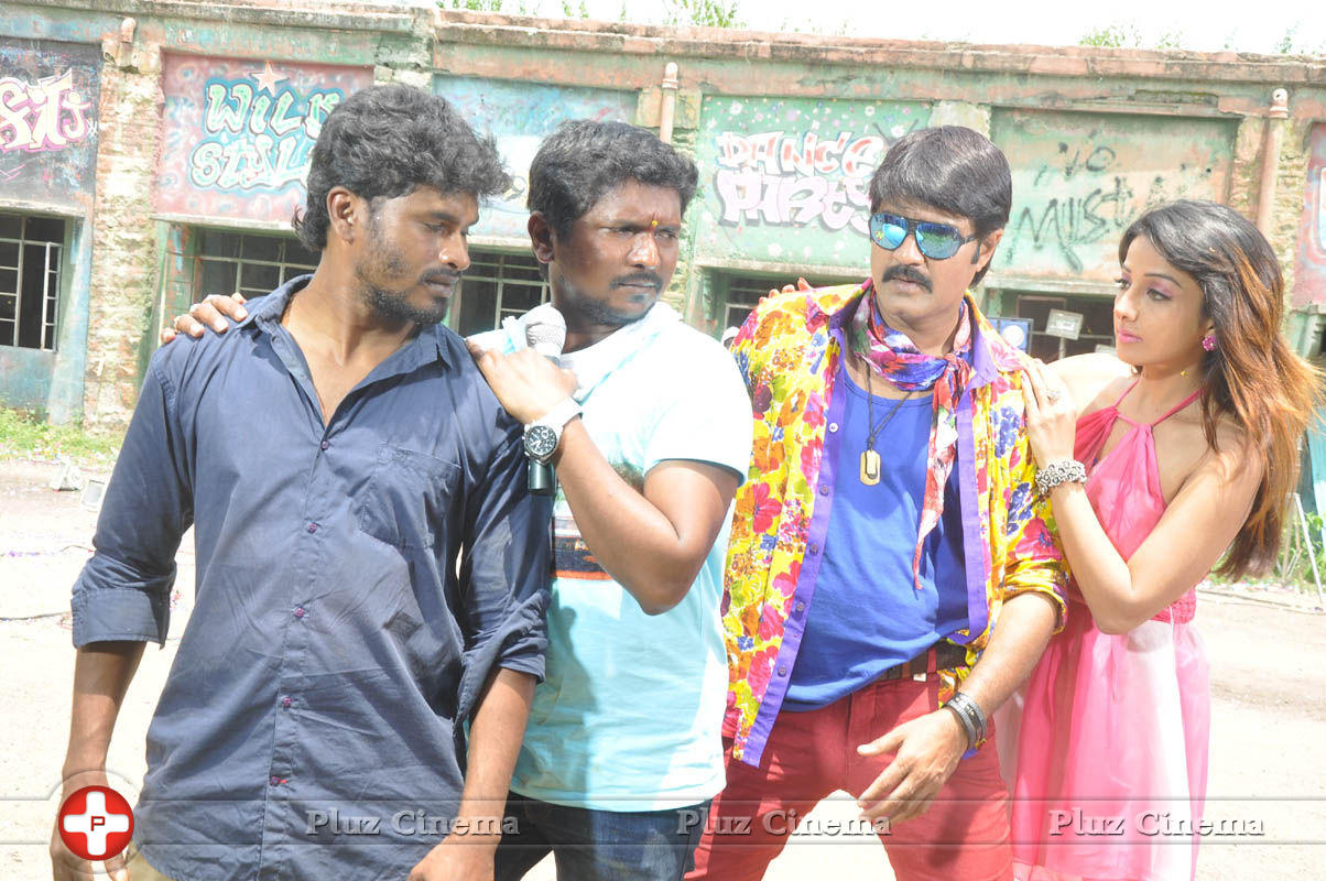 Dhee Ante Dhee Movie Working Stills | Picture 825030