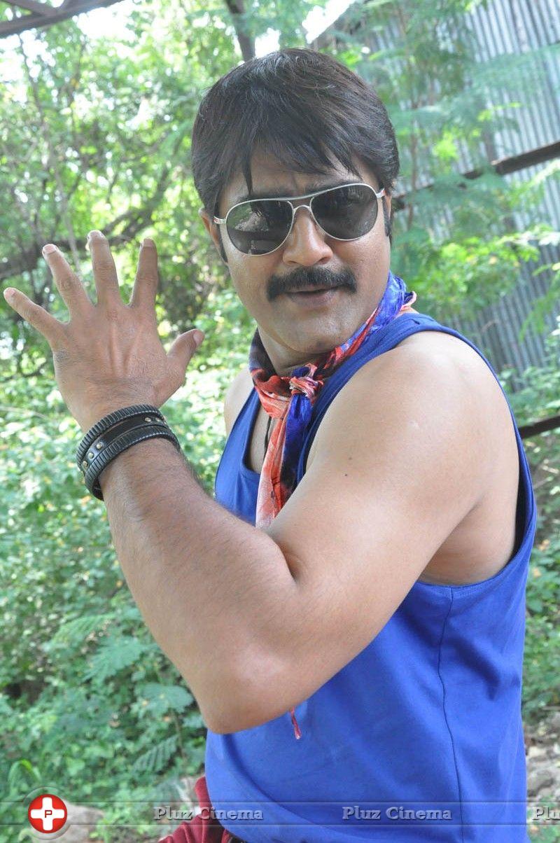 Srikanth Meka - Dhee Ante Dhee Movie Photos | Picture 825024