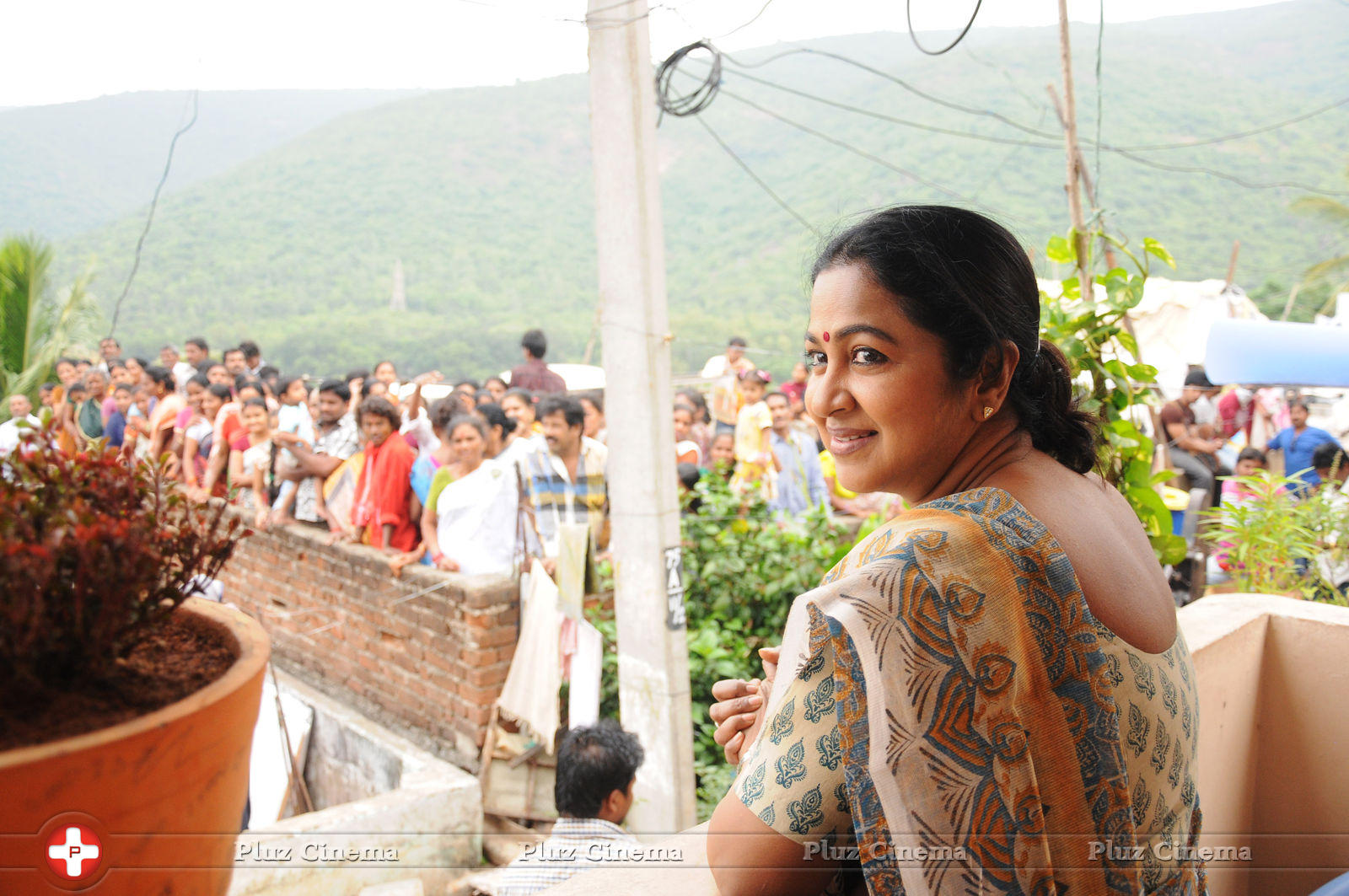 Radhika Sarathkumar - Undhile Manchi Kalam Mundhu Mundhuna Movie Stills | Picture 830707